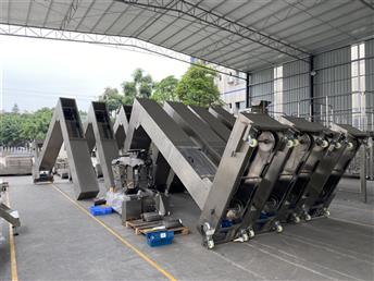 What are the classification and characteristics of conveyors