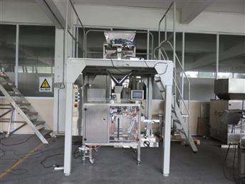 The single station feeding packing machine with zipper device in low cost